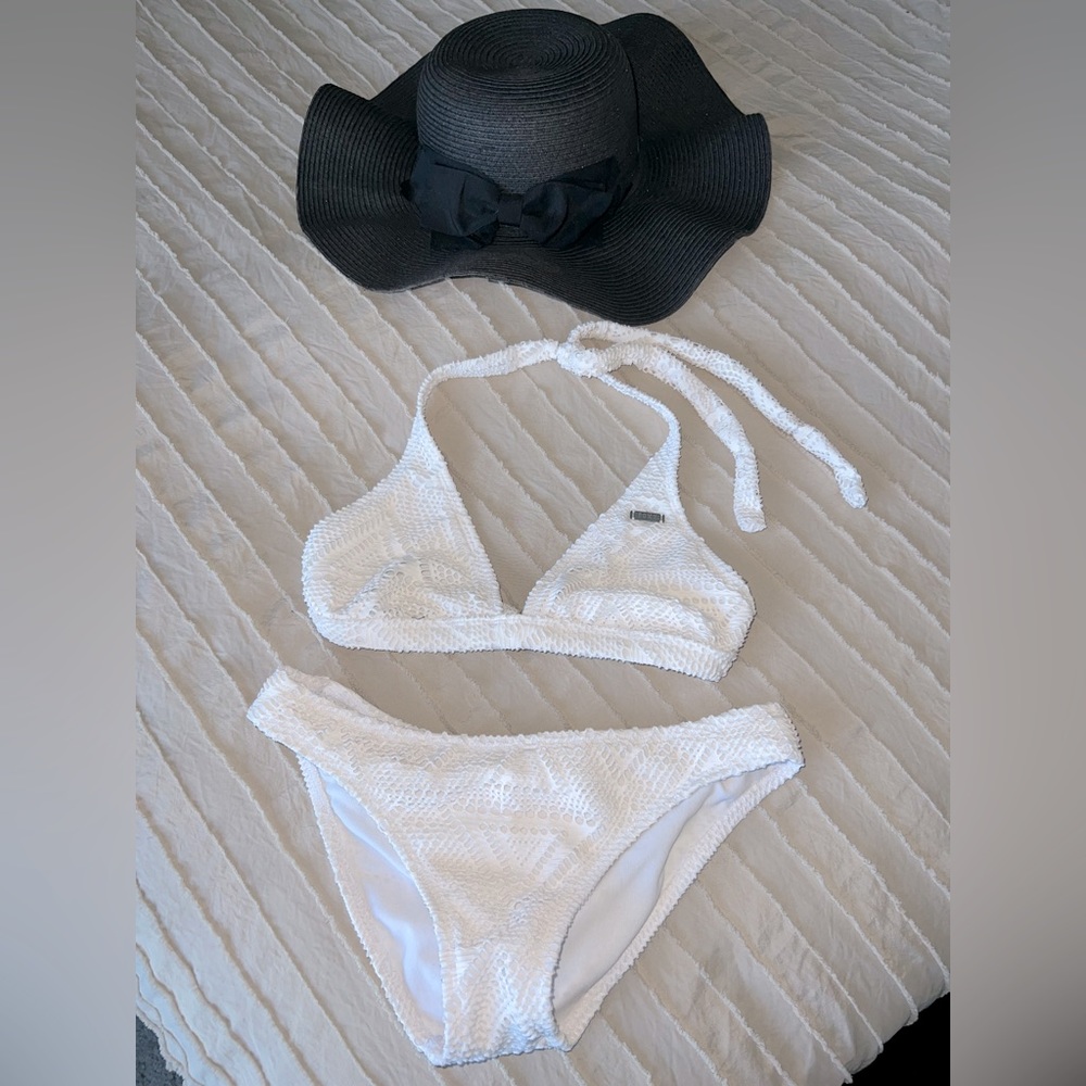 Roxy -white 2 piece bikini. Top and bottom are size small